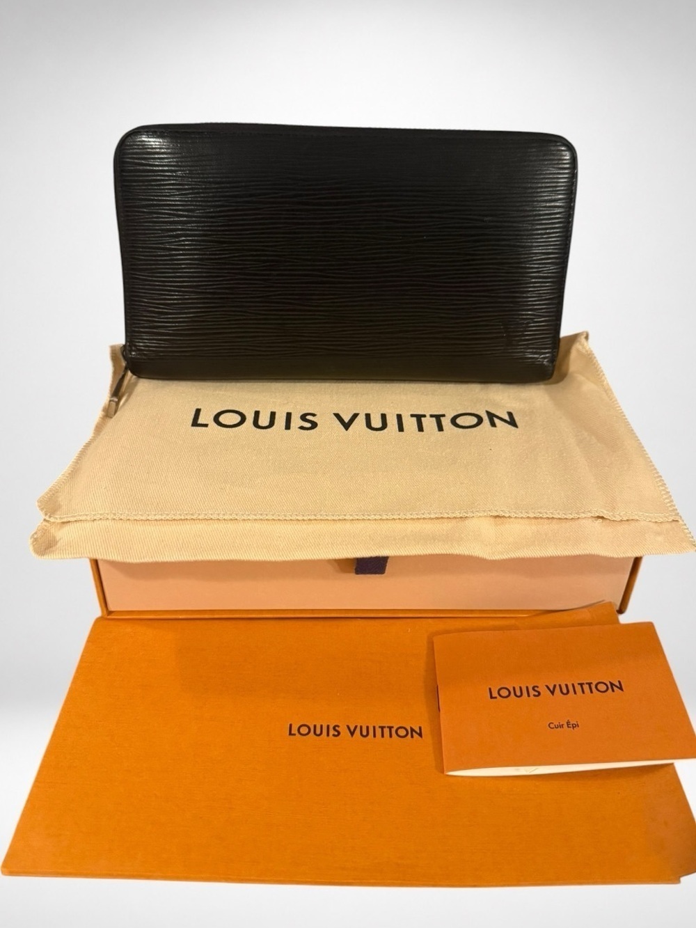 Louis Vuitton Authentic Zippy Wallet Black Epi Leather Travel Organizer Full Zip